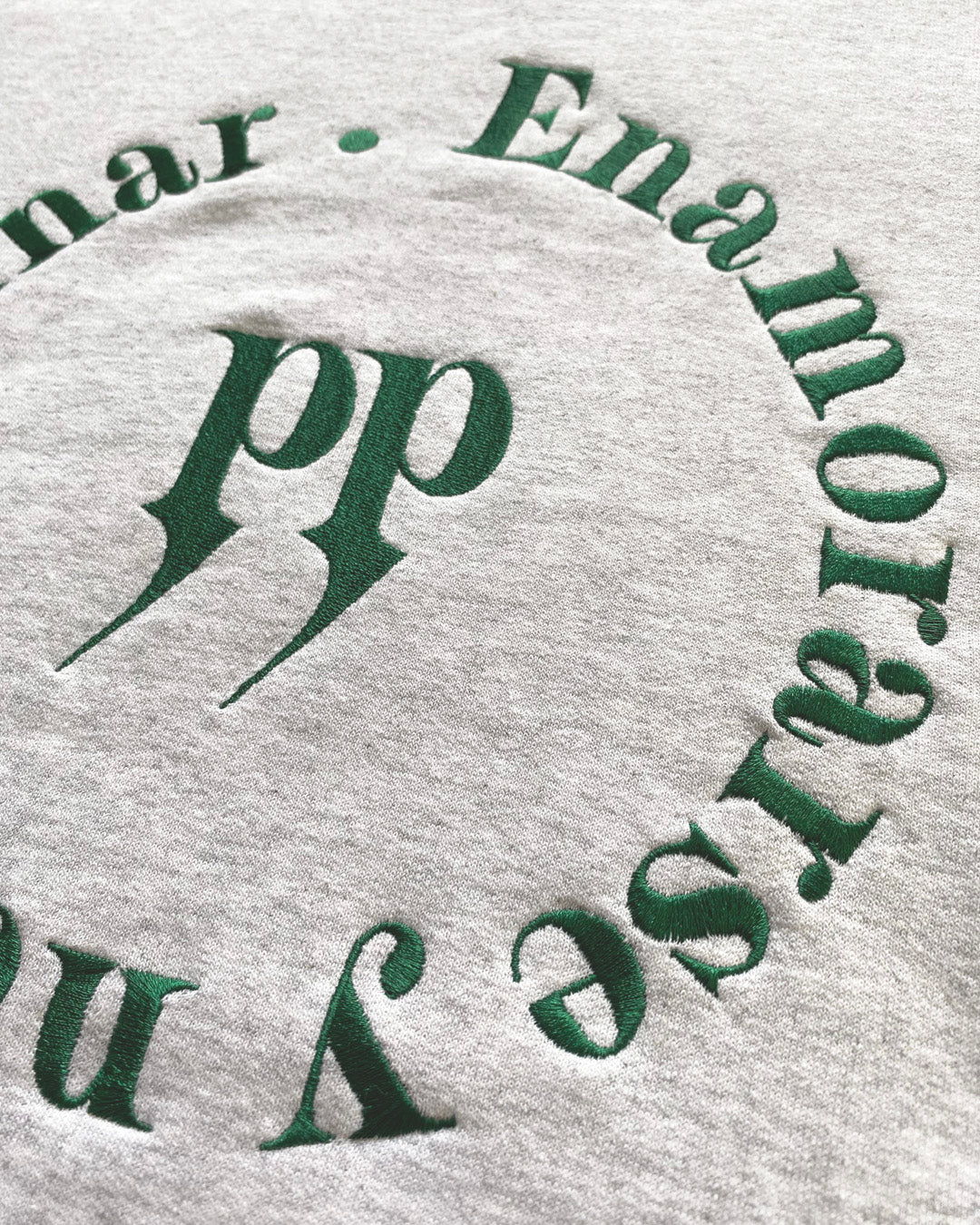 Jumper Gris/Enamorarse y no reencarnar